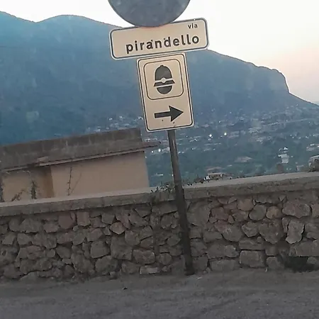 Appartamento Sotto Il Castello Carini